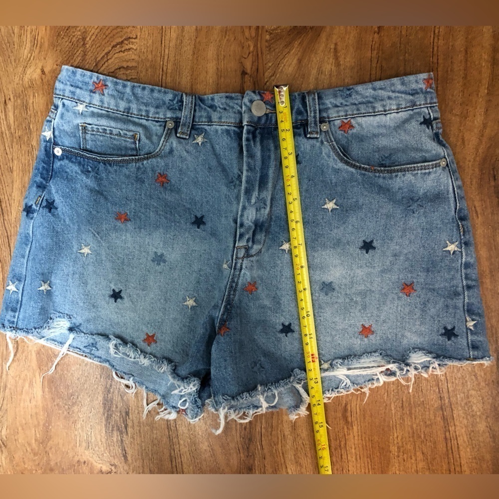 Blank NYC The Barrow Denim Shorts, Stars, Pre loved. Great cond. US Size 10/12 - Picture 6 of 8